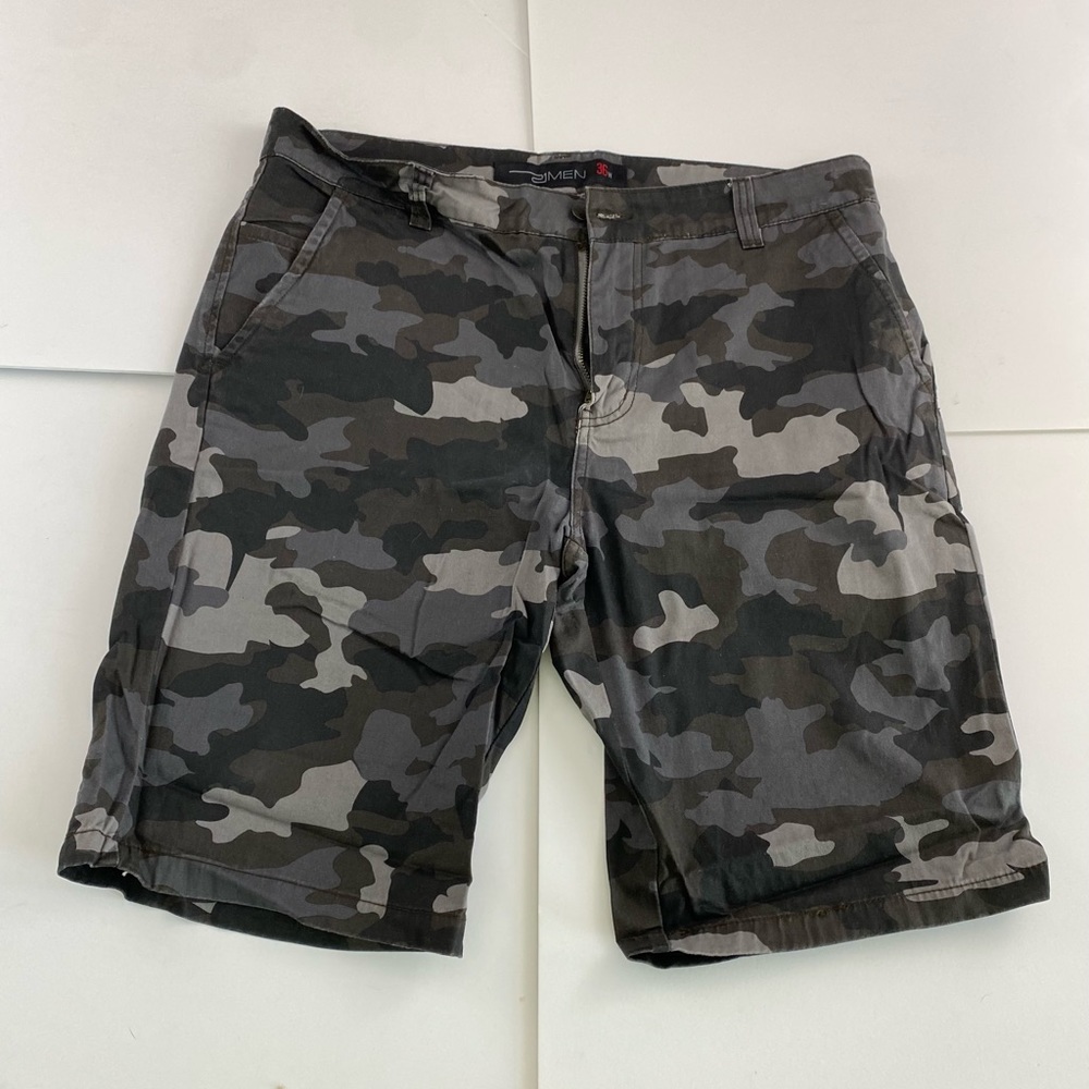 21 Men Camo Shorts Size 36